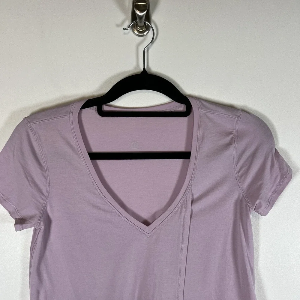Lululemon Knot‎ A Problem Tee Purple V-Neck Split Front T-Shirt Size Small - Picture 2 of 7